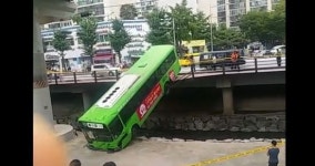 상계역 앞 버스 추락사고···운전자 “빈혈 때문”