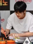 조신하게 치밥 만드는 백현