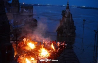 인도 바라나시 종교행사서 압사사고…최소 19명 사망