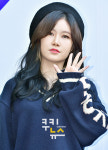 예지, 시크한 손인사