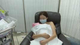 “이른둥이에겐 엄마품이 특효약”…캥거루케어 효과 있다