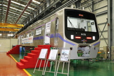 현대로템, 5호선 연장 투입 신형 전동차 첫 선…2018년말 개통