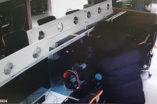 PC방 업주가 ‘USB킬러’로 경쟁 PC방 먹통 피해
