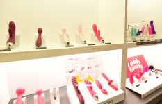 [아무도안해서합니다] ‘양지로 나온 性문화’…성인용품점 탐방기