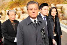 더불어민주당 文 김구 선생 묘역 참배…출마 선언 후 첫 행보