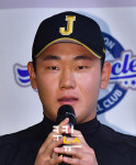 이영기, 묵직한 눈빛