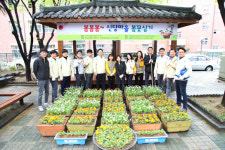 LX공사 대경지역본부 성서주공아파트 꽃심기 행사 가져