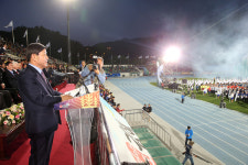 ‘경남도민 화합과 소통의 장’…제56회 경남도민체전 개막