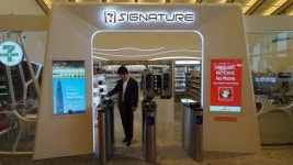 [르포] 세븐일레븐 롯데타워 편의점 가보니…무인점포 실험 중