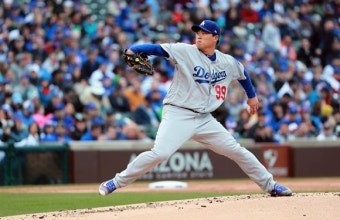 MLB 닷컴 “가을야구 때 약한 커쇼… 다저스 선발 투수 보강해야”