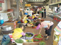 “할매, 나물 이거 얼만교~”…밀양 내일전통시장, 장날 ‘신토불이 장터’ 개장