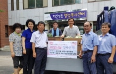 [동정] 대구 수성구 지산2동 희망나눔위원회, 경로당 수박 전달