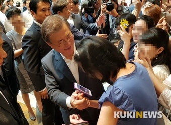 “대통령님 여기도 봐주세요”…몸이 불편한 여성의 호소
