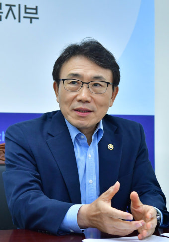 [차관에게 듣는다-권덕철 보건복지부 차관] 포용적 복지국가 기틀 마련에 만전