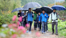 송하진 도지사,  전북산하 200리 길 따라 걷기 세번째 용담호 탐방