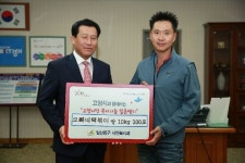 ‘오빠네 떡볶이’, 고양시 일산동구에 불우이웃 돕기 쌀 100포 기탁