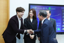 채시라 씨와 박수홍 씨가 여민관 대통령 집무실을 찾은 이유는