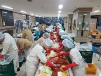 [창원소식]창원 동서식품, 사랑의 김장 담그기 행사