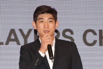 ‘신인왕’ 이정후, 연봉 307.4% 인상… 1년 만에 억대 연봉