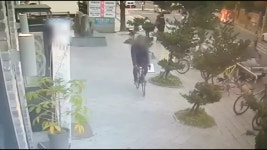 ‘흰색 안경테 수상해’…여경에 딱 걸린 절도범