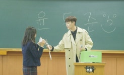 윤두준, ‘깨끗한 교복 물려주기’ 캠페인 참석 “나누는 방법 배울 수 있어”