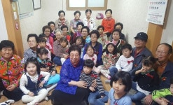 [동정] 대구 수성구 지산2동 색동어린이집, 경로당서 재롱잔치