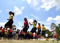 [곽기자의 트루 라이프]  킬링필드 아이들과 약속 지킨 한국의 행복 전도사들