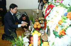 김경수 경남지사 정식 첫 출근 동분서주