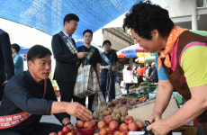 청송군, 추석 맞아 6개 지역 전통시장 장보기 진행