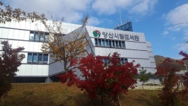 양산시립도서관, 한주봉씨 소장 도서 500여권 기증 받아
