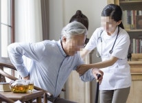 관절통 잘 입어야 안 아프다