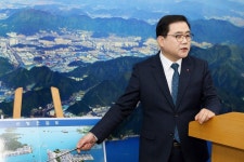 주인없이 손님끼리 결정하는게 말이 됩니까?…창원시, 제2신항 협약 배제 반발