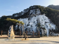 영주댐 하류의 관광명소 ‘꽁꽁 언 영주호 용혈폭포’