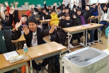 계속되는 미세먼지, 학교 공기정화장치 설치 앞당겨