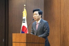 文대통령, 1억6천 증가한 20억 재산신고…김병관 의원 2763억