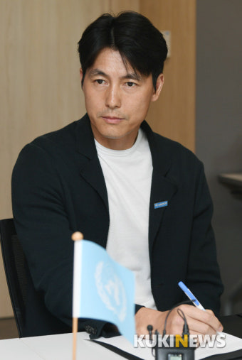 정우성, 난민 문제 다룬 에세이 출간…인세 전액 기부