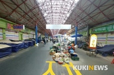 재래시장·대형마트 ‘동병상련’ 신세…온라인 공세에 “사람이 없어요”