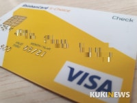 [알기쉬운 경제] 하이브리드 체크카드 아시나요…통장잔고 없어도 30만원까지 이용 가능