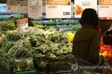 소비자시민모임 이마트, 홈플러스, 망원시장 일부 채소서 기준치 초과 농약