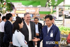 아리엘 구아코 국제협동조합연맹(ICA) 회장, 농협유통 하나로마트 방문