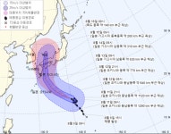 “제10호 태풍 크로사도 서서히 북상 中...중간크기 세력 유지할 듯”