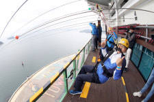 이보다 짜릿할 수 없다~…국내 해상 최장거리 창원 짚트랙 활강 시작