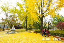 광한루원에 내린 가을단풍, 관광객 발길 유혹