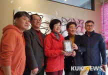 안양시의회 박정옥 의원, 동편마을 감사패 받아