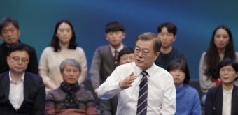 국민과 만난 ‘117분’ 문대통령은 차분히, 자신 있게 답했다