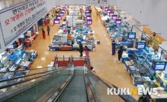 코로나 탓에 ‘킹크랩’ 가격 폭락? 노량진 수산시장 가서 물어보니…