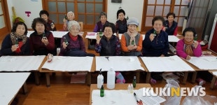 예산 문해교실 어르신들 “손소독제 만들기 어렵지 않아요”