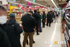 마스크 사러 고양·합정·종로 50km이동...도착 후 150m줄에 ‘아뿔싸’