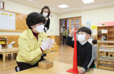 강은희 교육감, 유치원 긴급돌봄 현장 확인