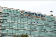 부산 감천항서 예인선 전복…탑승자 모두 구조